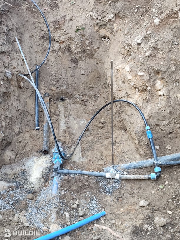 2025_Hakkari_vh-saneeraus_Vesihuolto-Väliaikainen_vesi-Väliaikaisen_kytkennät__Vesi_Hakkarintie_26_haarasta_-27-elokuu-2025